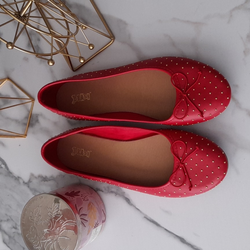 Woman shoes size 11w color red